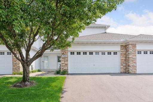 7525 5th Street N, Oakdale, MN 55128
