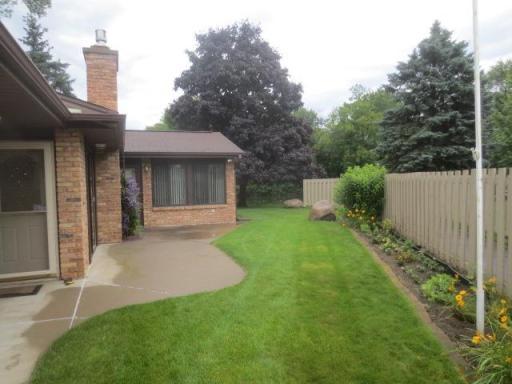 1160 Black Oaks Lane N, Plymouth, MN 55447
