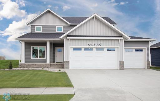 8907 Cottonwood Boulevard, Horace, ND 58047