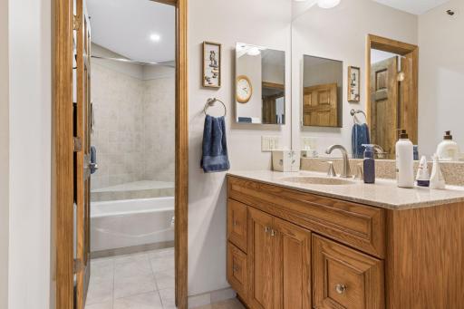 7635 Edinborough Way, 5105, Edina, MN 55435
