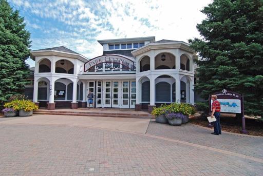 7635 Edinborough Way, 5105, Edina, MN 55435