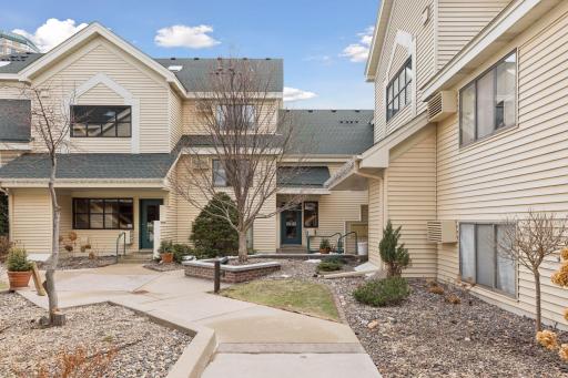 7635 Edinborough Way, 5105, Edina, MN 55435
