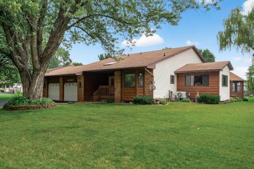 Welcome to 13565 Jonquil St NW nestled in a great Andover location!