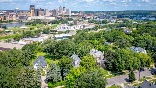 Minutes to the Xcel Energy Center, restaurants, the Ordway, museums, and all that downtown has to offer.