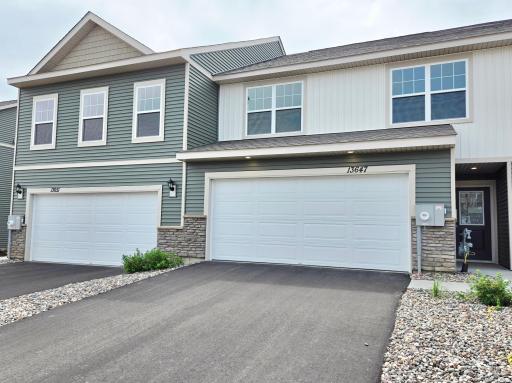 Welcome home to the Finley at Ardan Place in Rosemount! Photo is of actual home. Options and colors may vary. Ask Sales Agent for details.