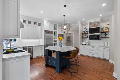 9921 Deerbrook Drive, Chanhassen, MN 55317