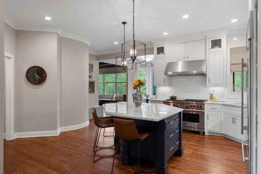 9921 Deerbrook Drive, Chanhassen, MN 55317