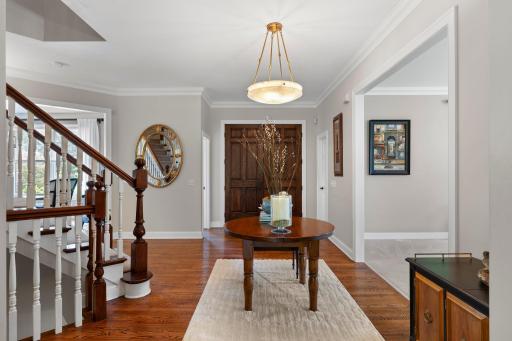 9921 Deerbrook Drive, Chanhassen, MN 55317