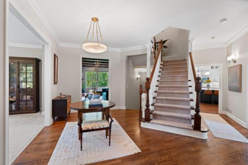 9921 Deerbrook Drive, Chanhassen, MN 55317