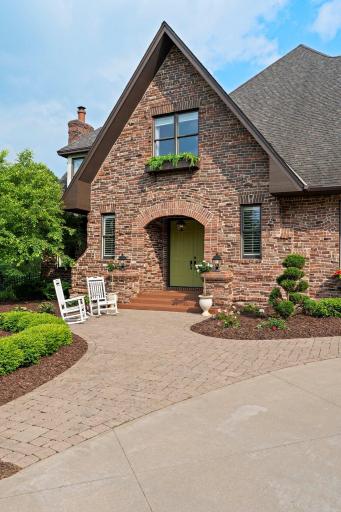 9921 Deerbrook Drive, Chanhassen, MN 55317