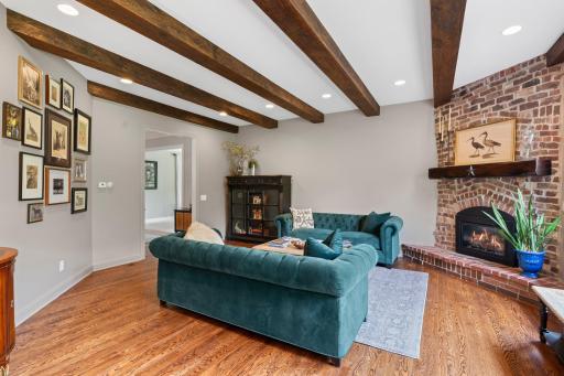 9921 Deerbrook Drive, Chanhassen, MN 55317