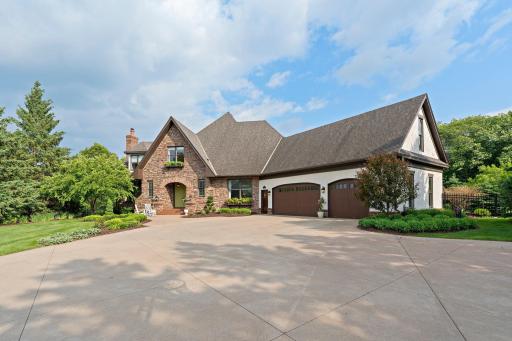 9921 Deerbrook Drive, Chanhassen, MN 55317