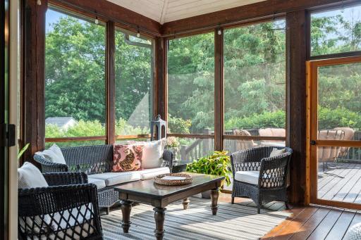 9921 Deerbrook Drive, Chanhassen, MN 55317