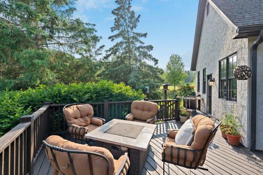 9921 Deerbrook Drive, Chanhassen, MN 55317