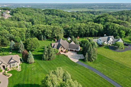 9921 Deerbrook Drive, Chanhassen, MN 55317