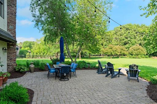 9921 Deerbrook Drive, Chanhassen, MN 55317