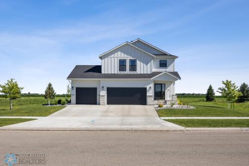 464 8th Street N, Casselton, ND 58012