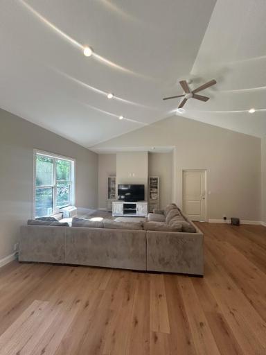 205 Hawthorne Avenue NW, Warroad, MN 56763