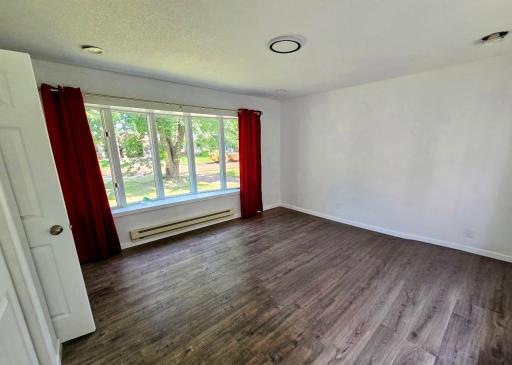 So much natural sunlight in this room