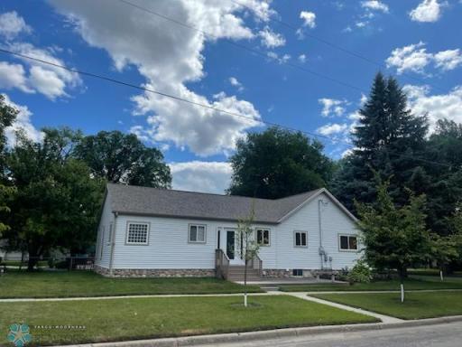322 13th Street N, Moorhead, MN 56560