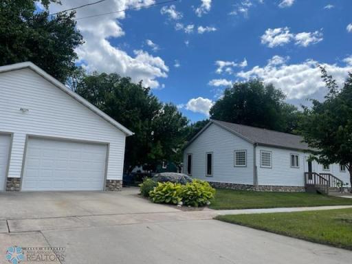 322 13th Street N, Moorhead, MN 56560