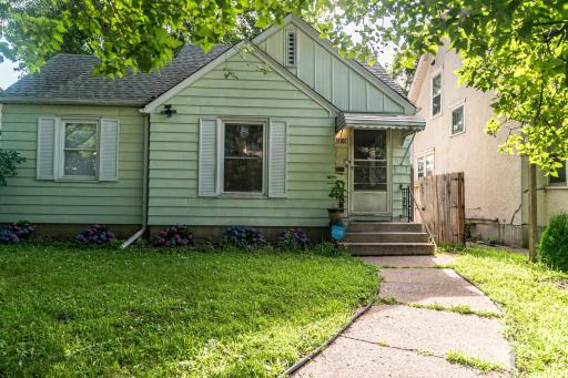 3030 Queen Avenue N, Minneapolis, MN 55411