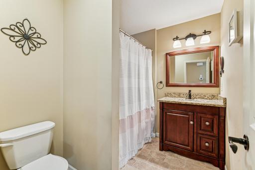 Another upper level full bath!