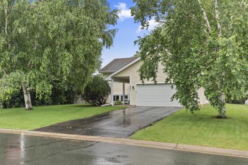 861 Lake Susan Drive, Chanhassen, MN 55317