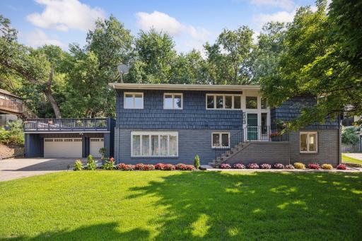 1013 Kenwood Parkway, Minneapolis, MN 55403
