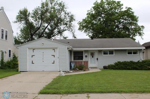718 6th Street N, Wahpeton, ND 58075