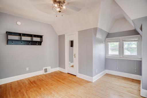 1501 Vincent Avenue N, Minneapolis, MN 55411