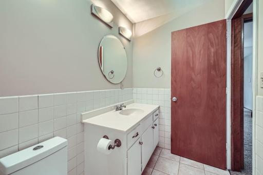 1405 e 40th st Unit 5 - Web Quality - 022 - 29 Primary Bathroom.jpg