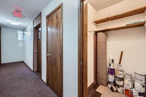 1405 e 40th st Unit 5 - Web Quality - 023 - 30 Hallway.jpg