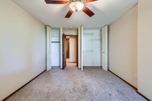 1405 e 40th st Unit 5 - Web Quality - 020 - 26 Primary Bedroom.jpg