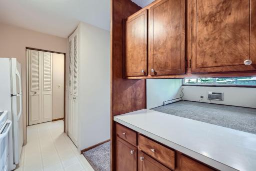 1405 e 40th st Unit 5 - Web Quality - 015 - 19 Kitchen.jpg