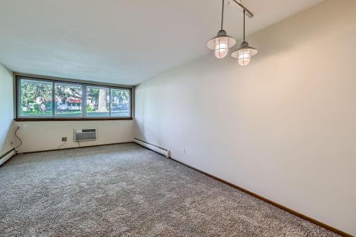 1405 e 40th st Unit 5 - Web Quality - 011 - 15 Dining Room.jpg