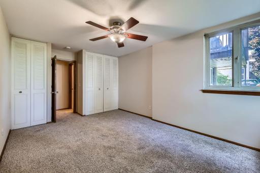 1405 e 40th st Unit 5 - Web Quality - 019 - 25 Primary Bedroom.jpg