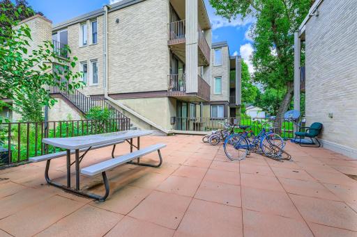 1405 e 40th st Unit 5 - Web Quality - 025 - 32 Patio.jpg