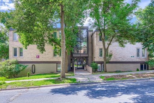 1405 e 40th st Unit 5 - Web Quality - 001 - 01 Exterior Front.jpg