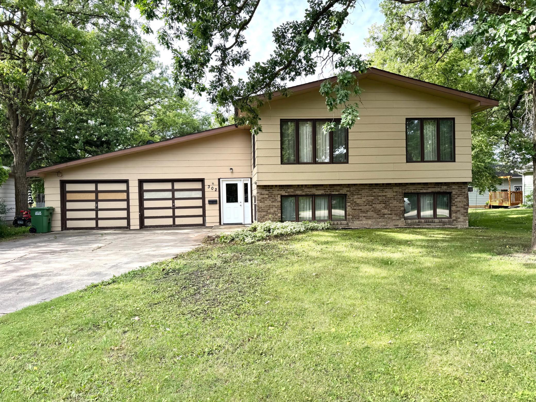 302 5th Street SE, Roseau, MN 56751