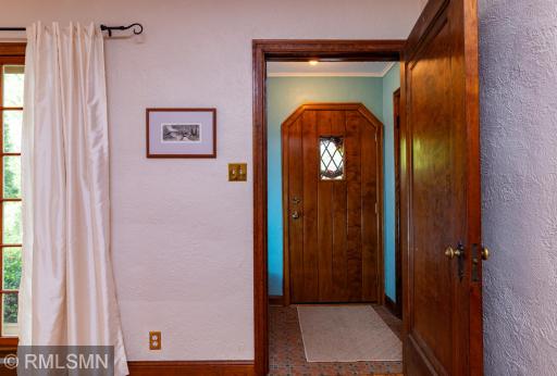 708 Minnehaha Parkway E, Minneapolis, MN 55417