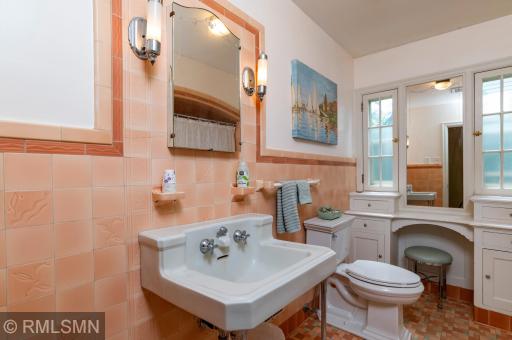 708 Minnehaha Parkway E, Minneapolis, MN 55417