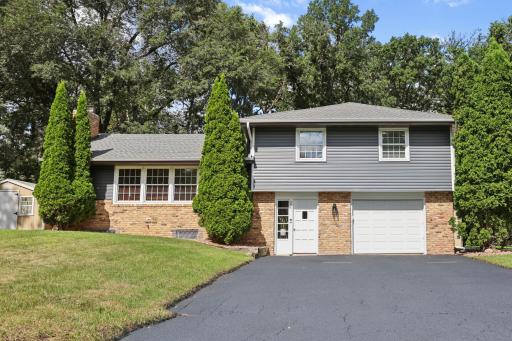 325 Quaker Lane N, Plymouth, MN 55441