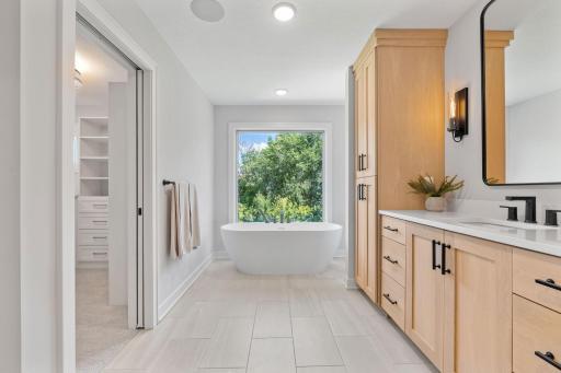 Primary ensuite full bathroom