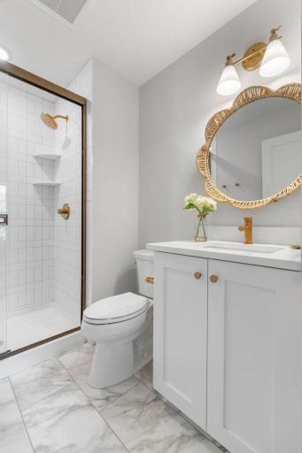 Bedroom ensuite 3/4 bathroom