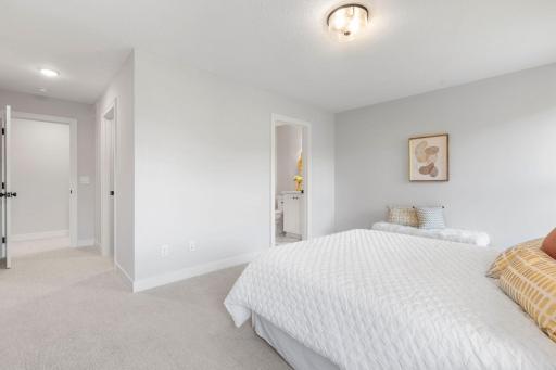 4th upper level bedroom w/ ensuite bathroom