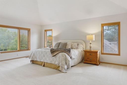 11886 Tapestry Lane, Minnetonka, MN 55305