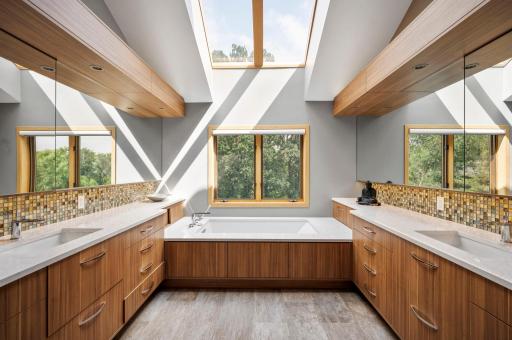 11886 Tapestry Lane, Minnetonka, MN 55305