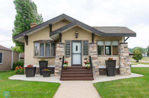 735 2nd Avenue NW, Valley City, ND 58072