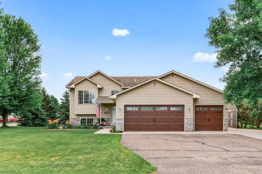 955 Joes Lake Road SE, Cambridge, MN 55008